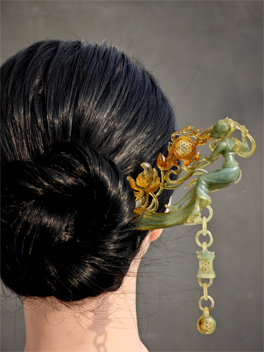 A Whisper Through the Wind: Dunhuang Dreams