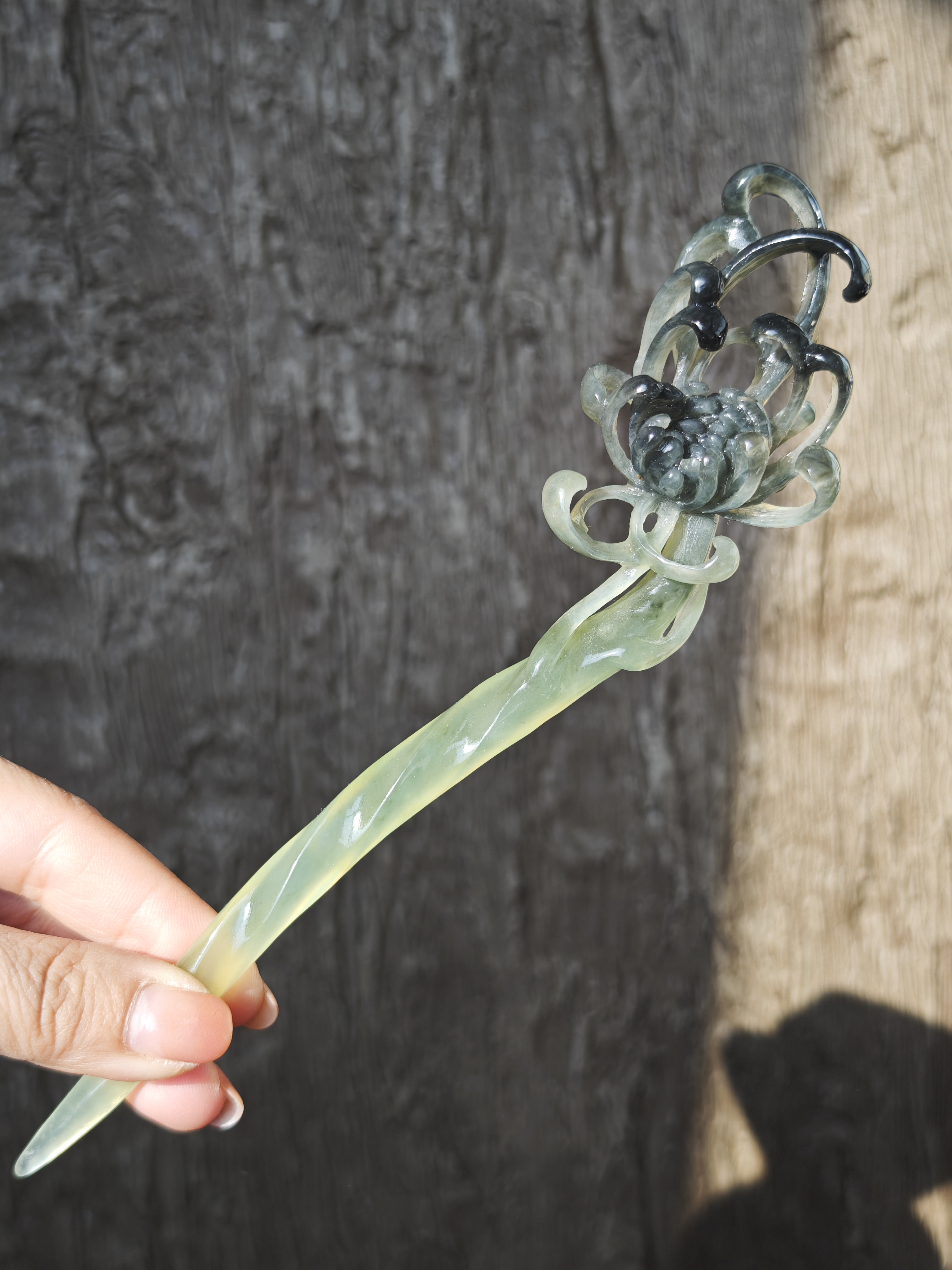 Ink Chrysanthemum Jade Pin