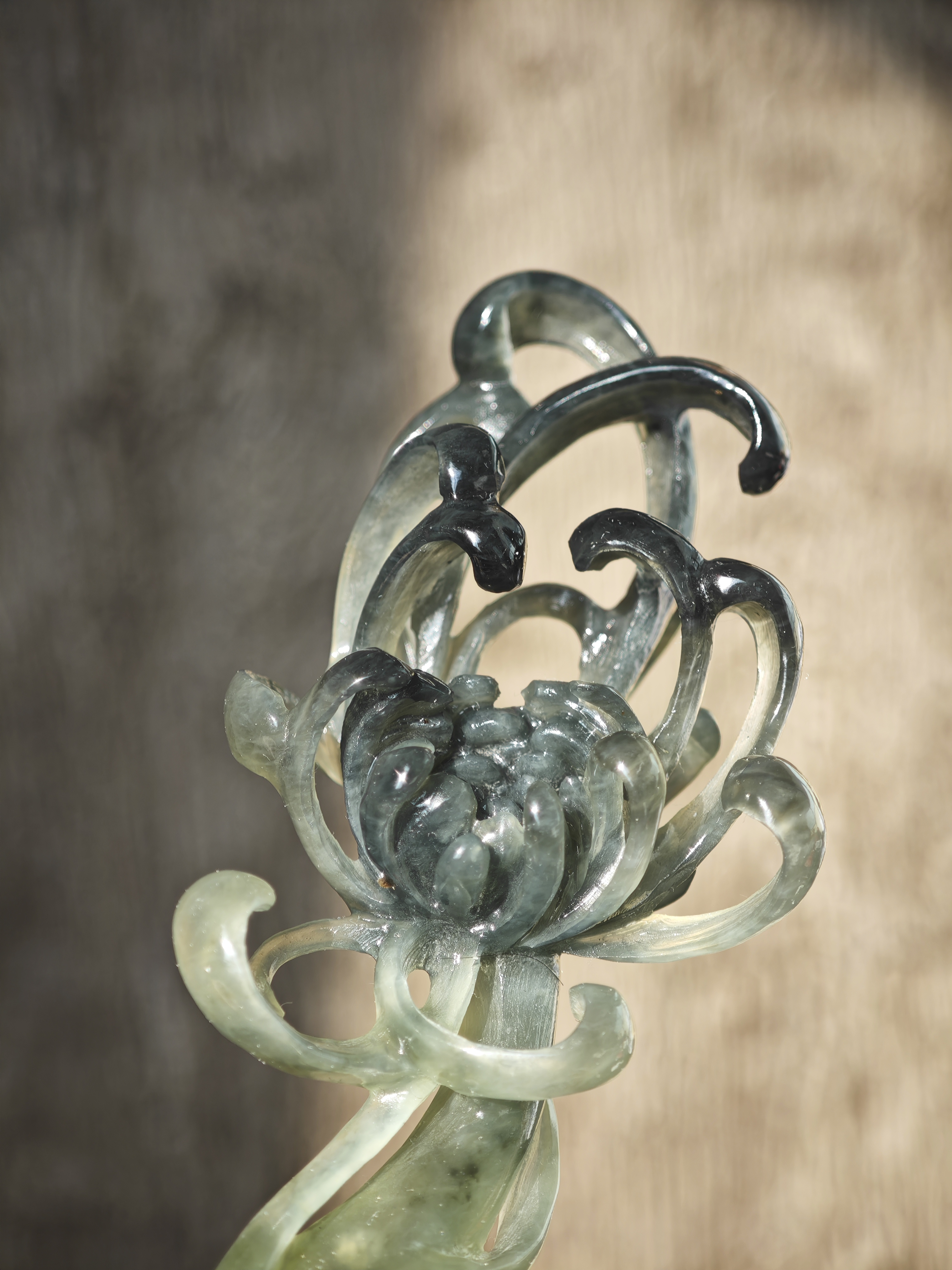 Ink Chrysanthemum Jade Pin