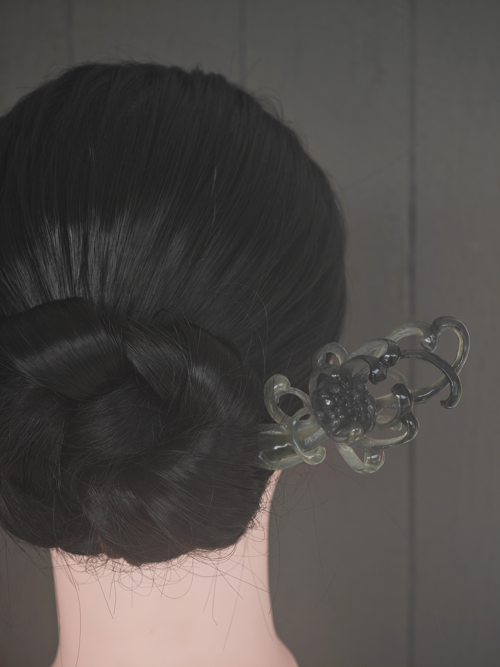 Ink Chrysanthemum Jade Pin