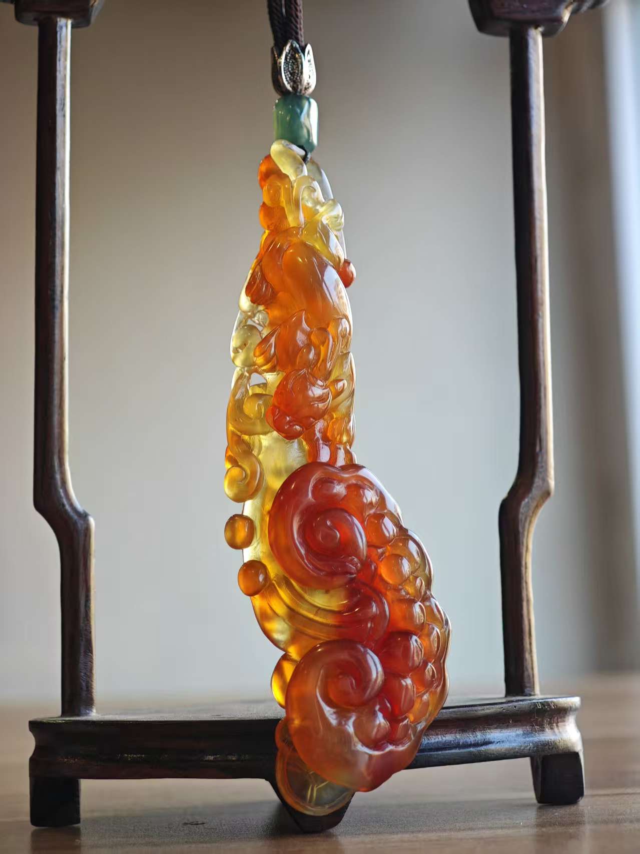 Artisan Handcrafted Xiuyan Jade Pendant - Red-Yellow Gradient Cloud Pattern Retro Amulet