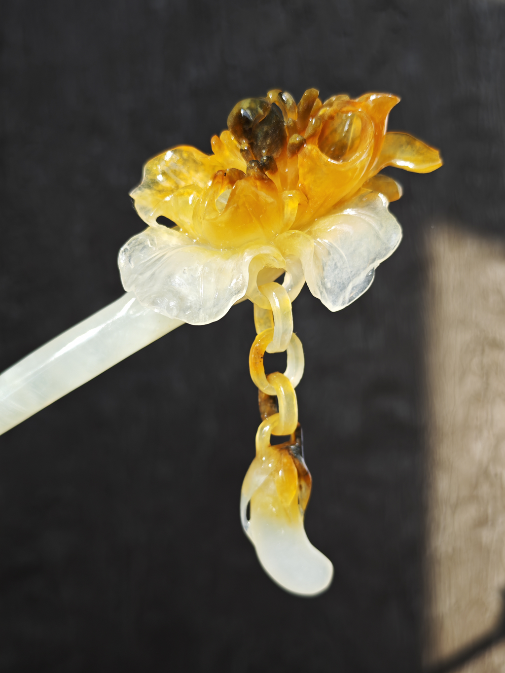 Pale Bloom & Gilded Stamen Lily Jade Hairpin