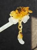 Pale Bloom & Gilded Stamen Lily Jade Hairpin