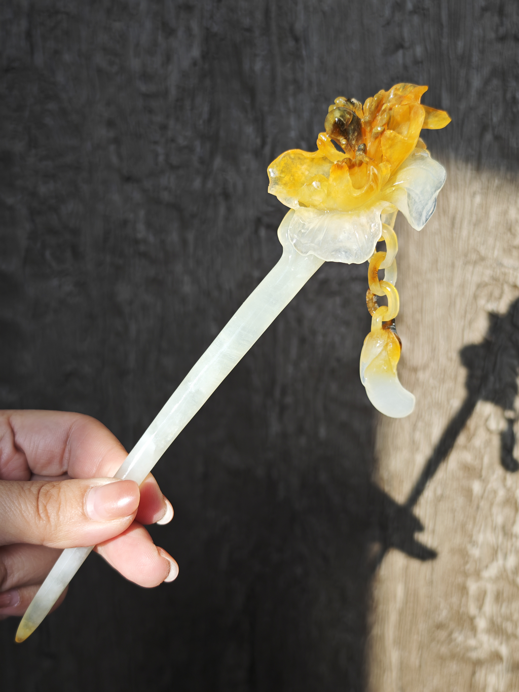 Pale Bloom & Gilded Stamen Lily Jade Hairpin