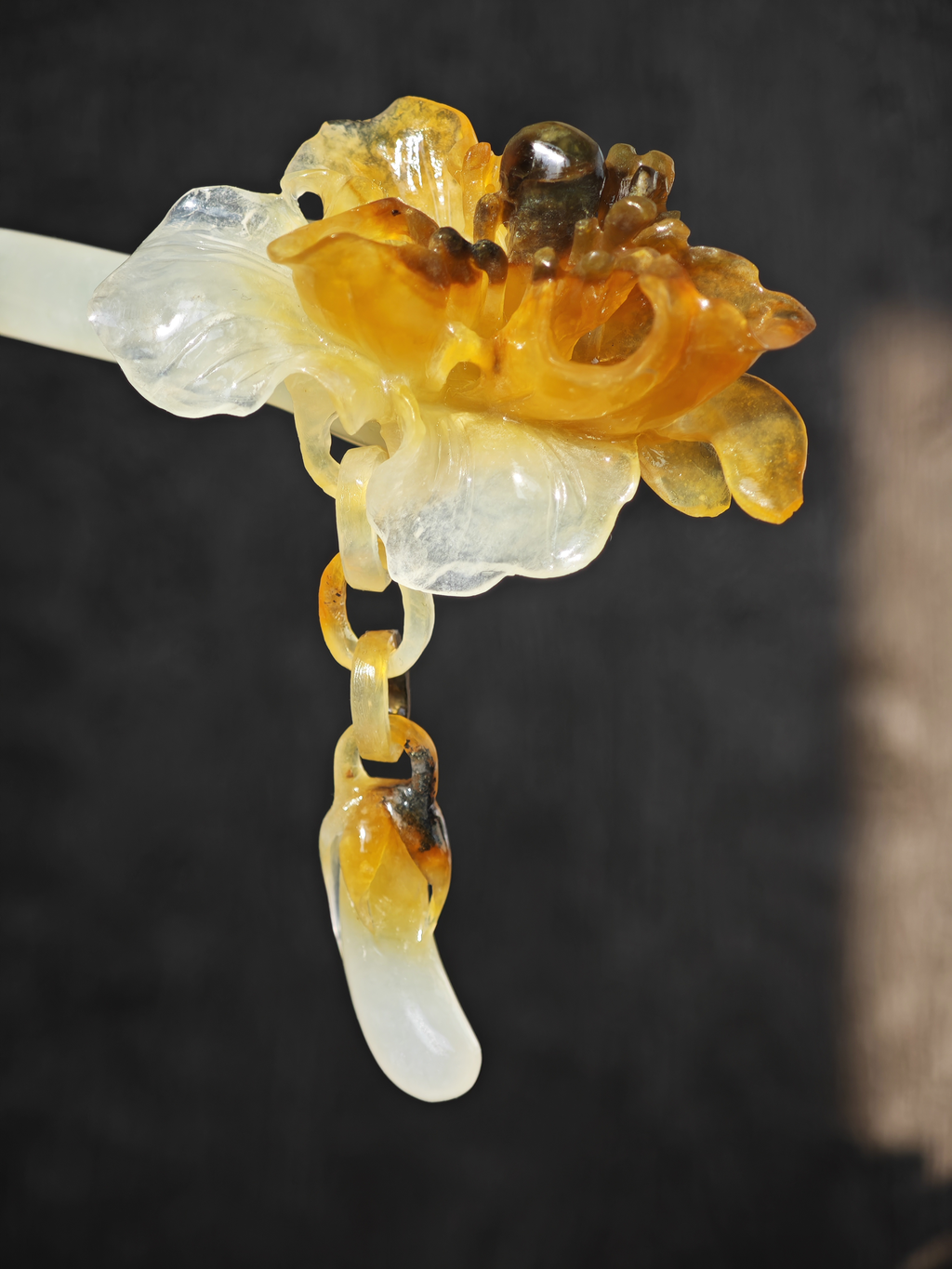 Pale Bloom & Gilded Stamen Lily Jade Hairpin