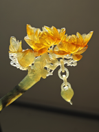 Golden Oriole Perched on Splendid Peony Hairpin
