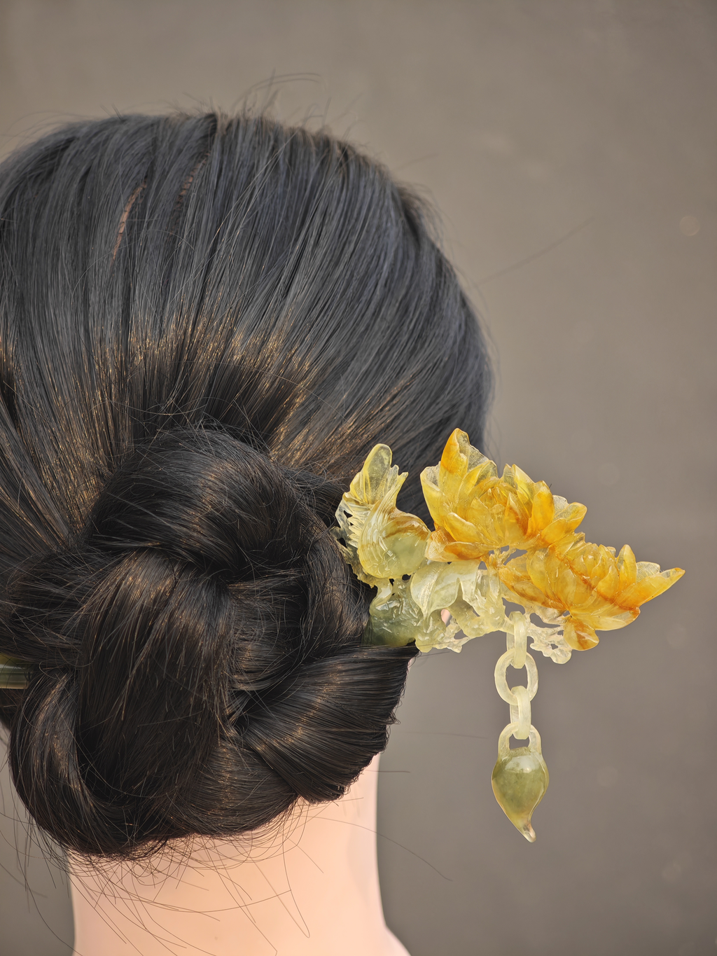 Golden Oriole Perched on Splendid Peony Hairpin