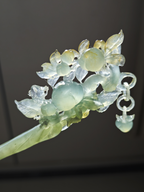 Verdant Jade Hairpin with Clustered Peaches