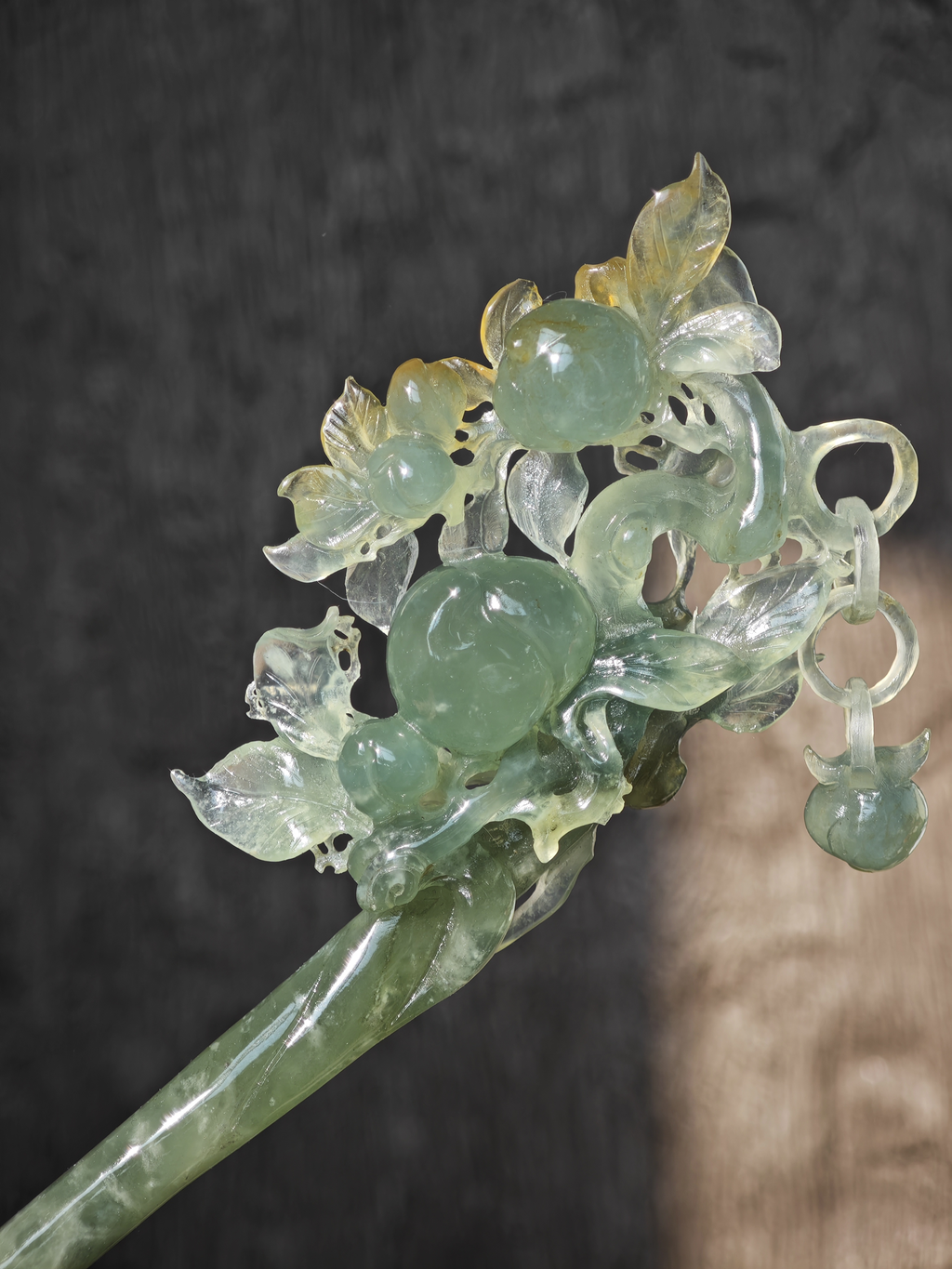 Verdant Jade Hairpin with Clustered Peaches