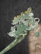 Verdant Jade Hairpin with Clustered Peaches