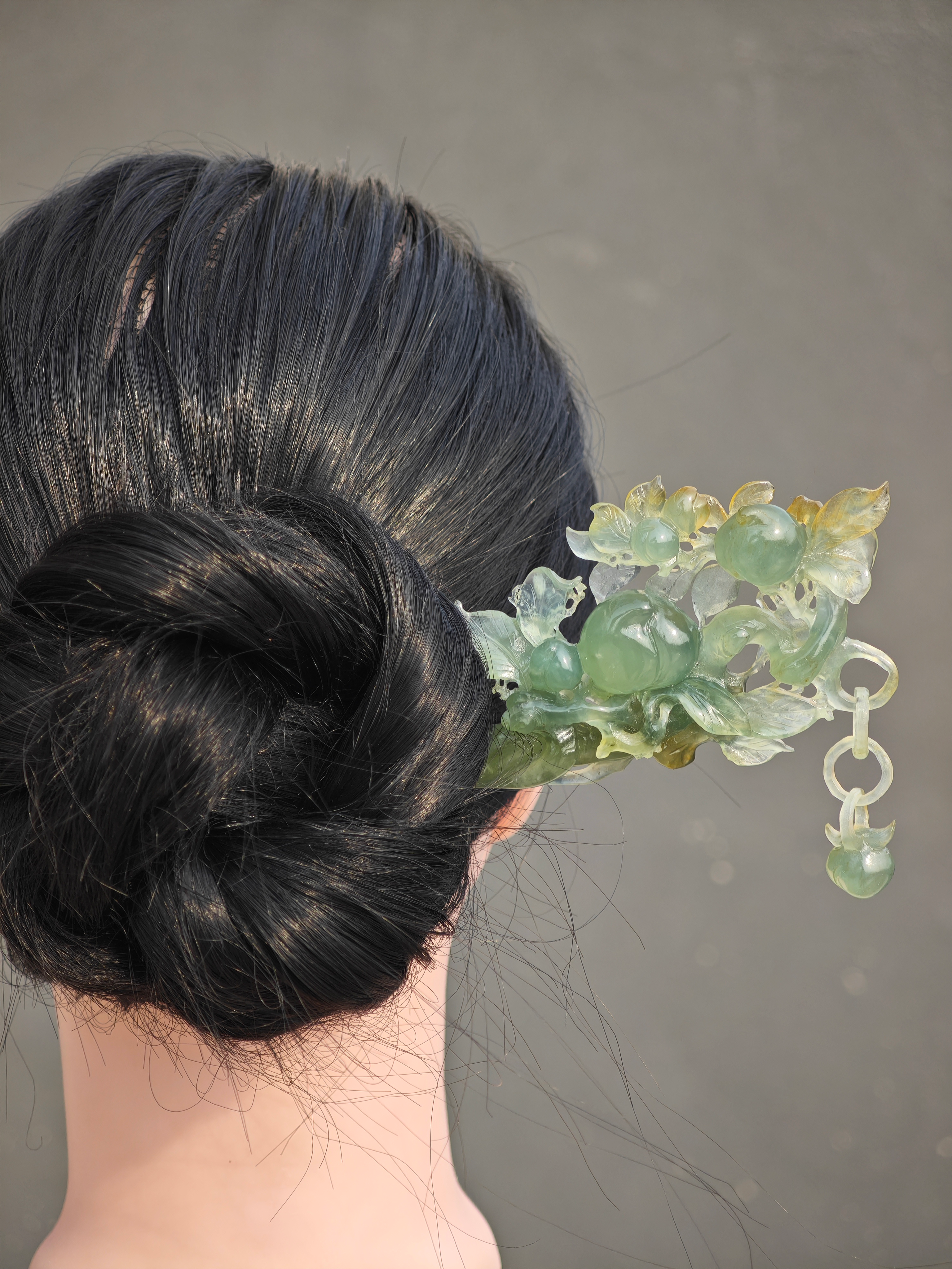 Verdant Jade Hairpin with Clustered Peaches
