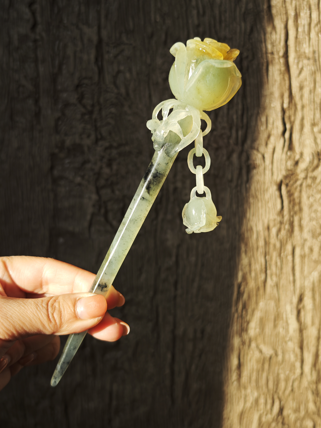 Golden-Verdant Unctuous Rose Jade Hairpin