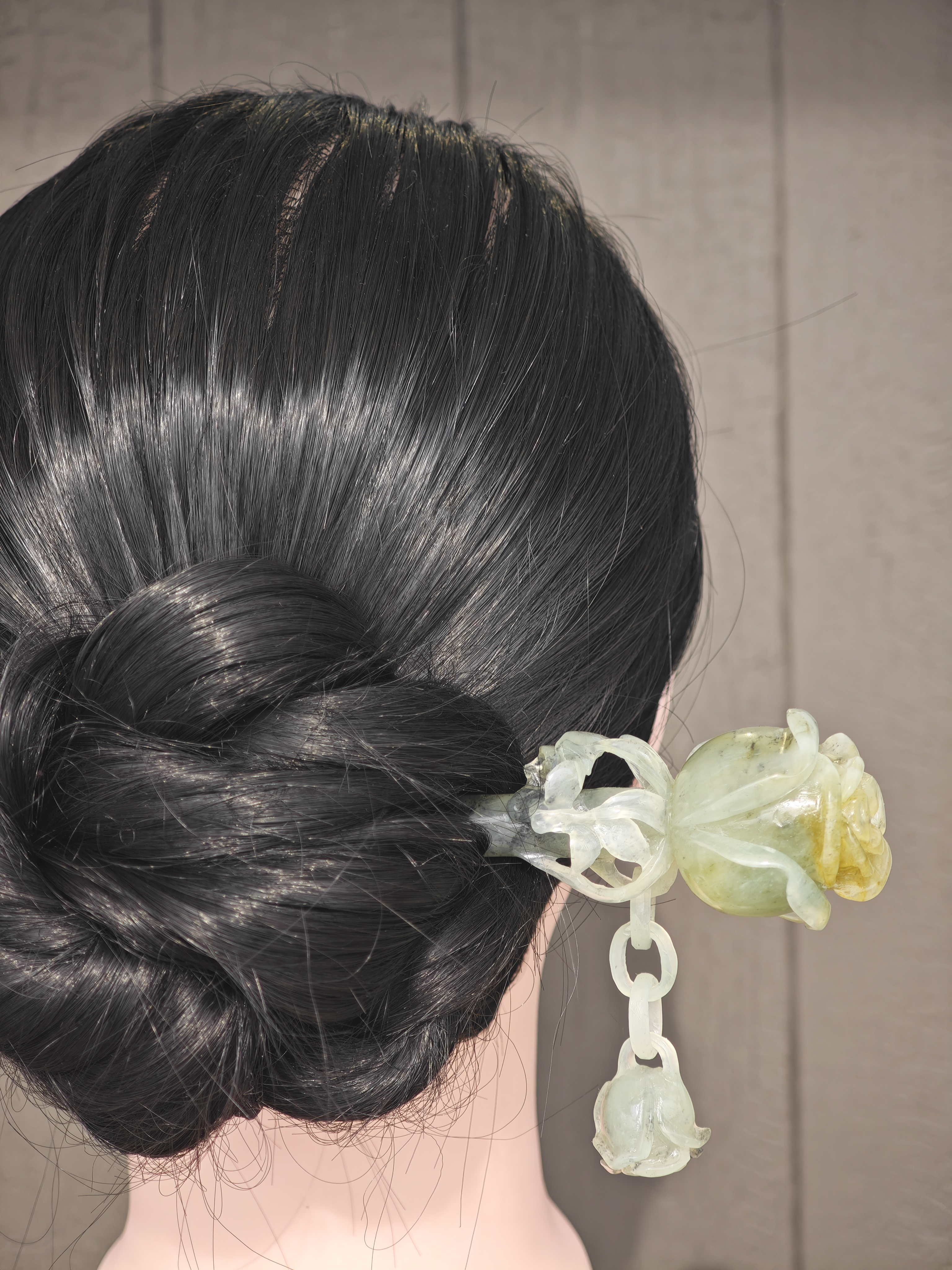 Golden-Verdant Unctuous Rose Jade Hairpin