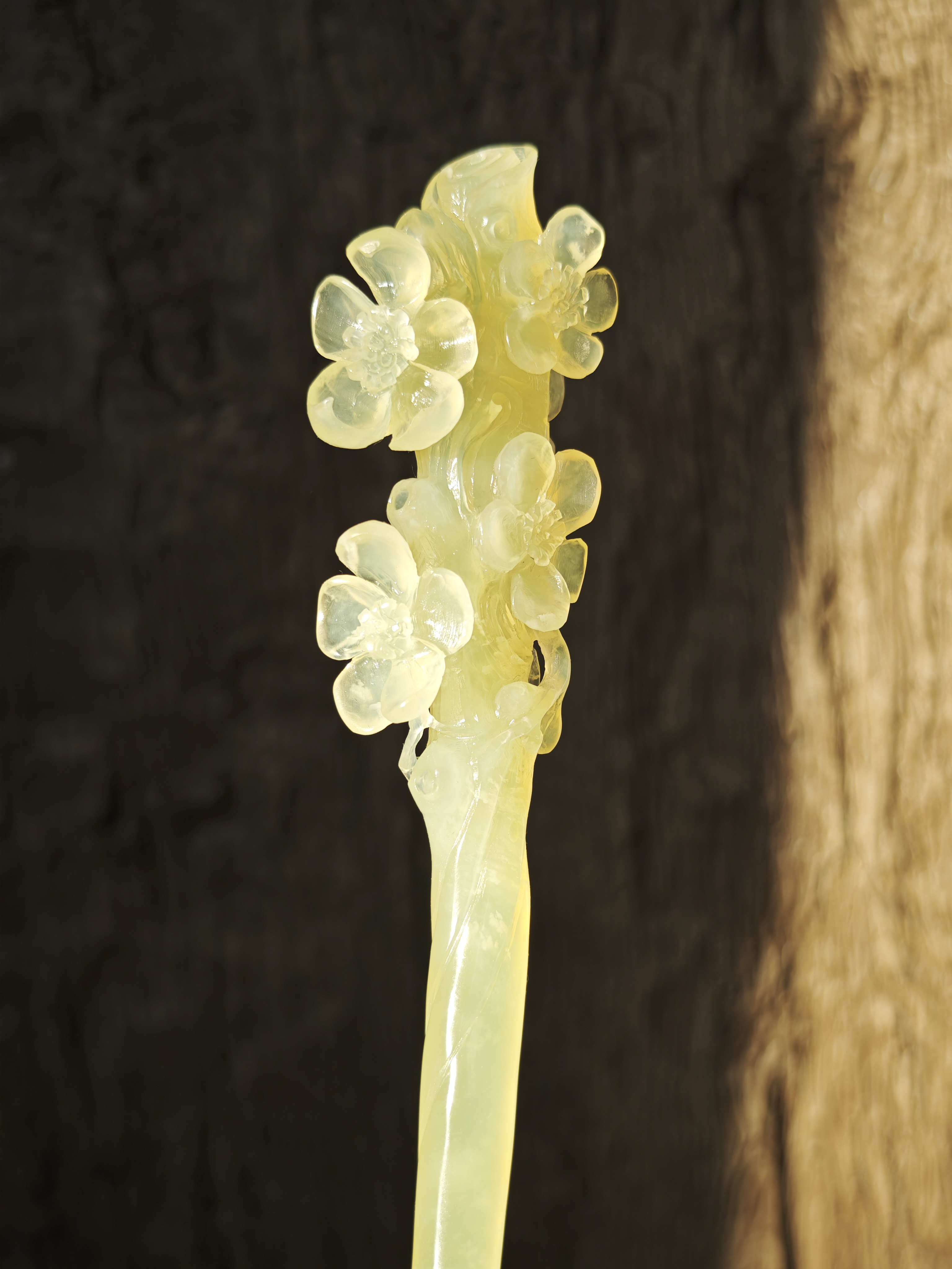 Butter-Yellow Luminous Plum Jade Hairpin