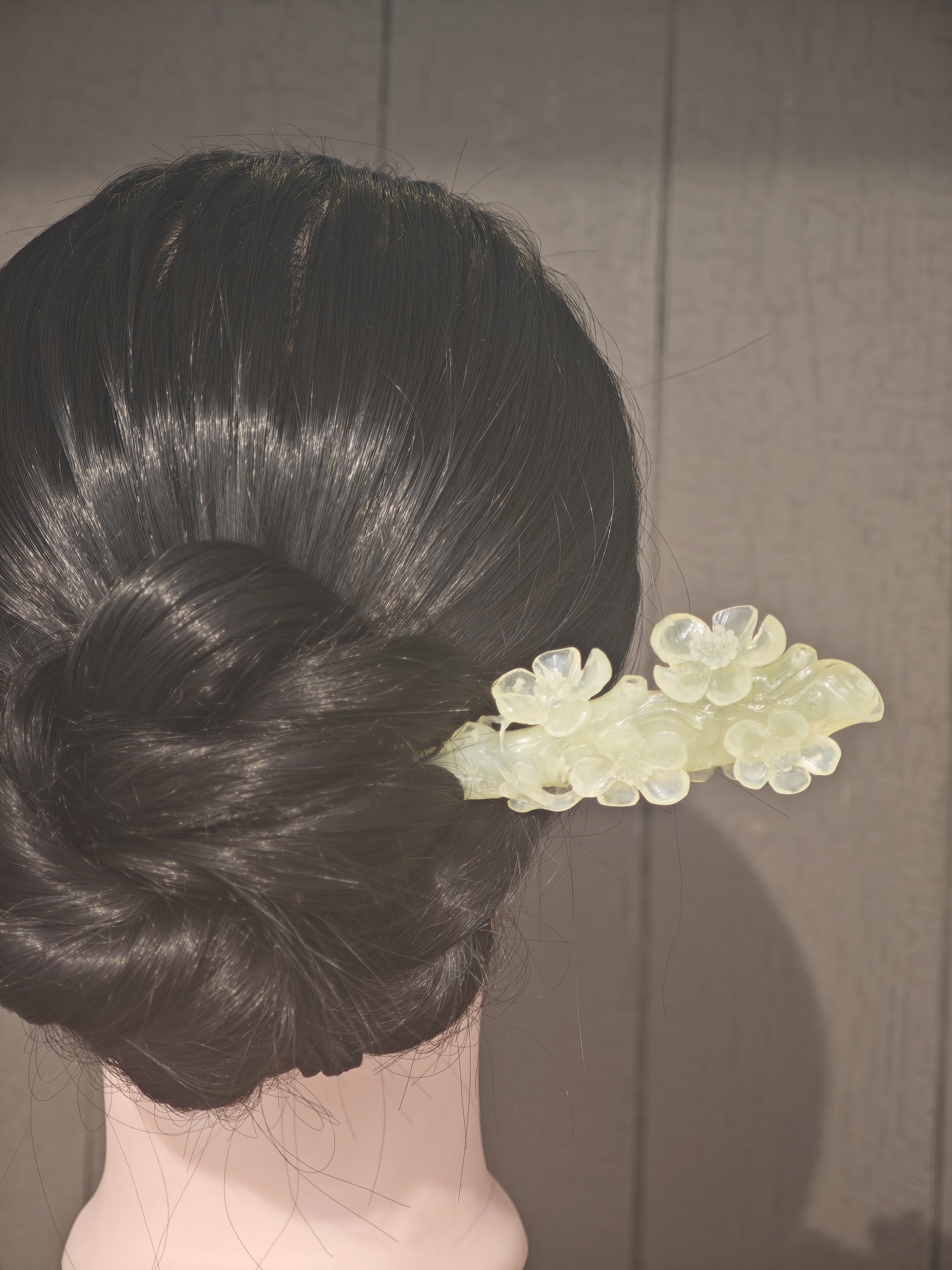 Butter-Yellow Luminous Plum Jade Hairpin