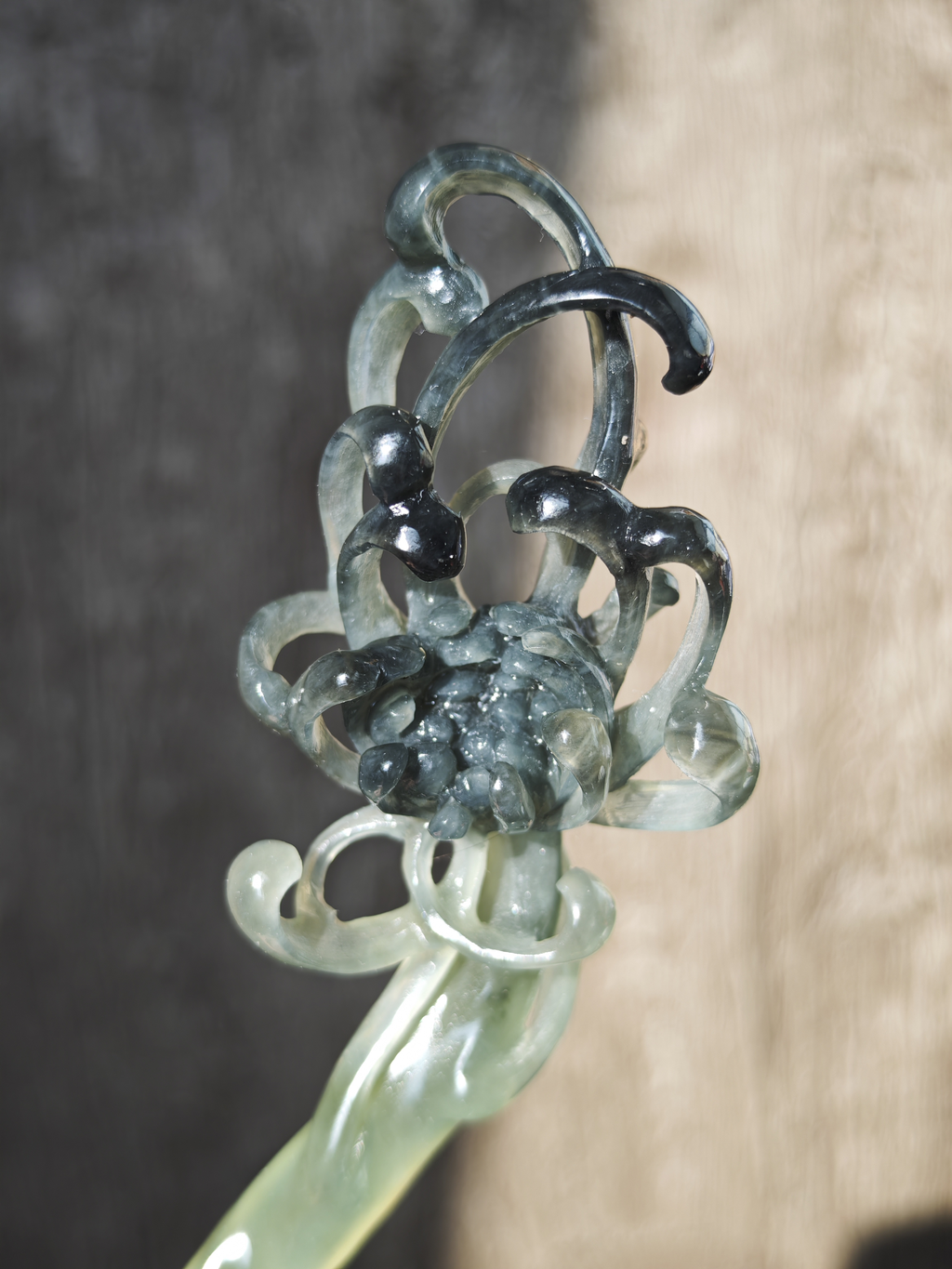 Ink Chrysanthemum Jade Pin